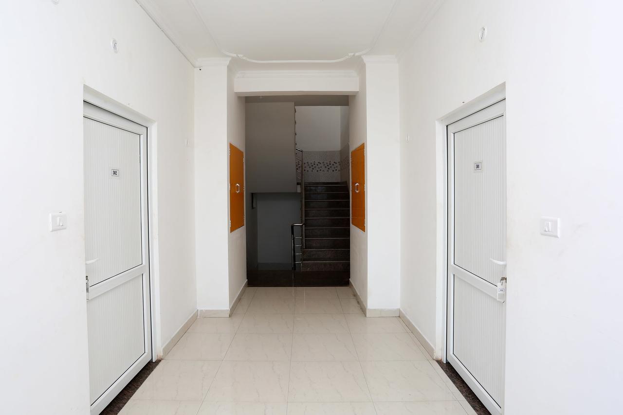 Oyo 11306 Ss Hotel Горакхпур Экстерьер фото